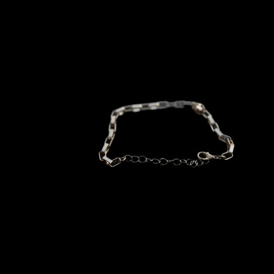 Sleek Geometric Chain